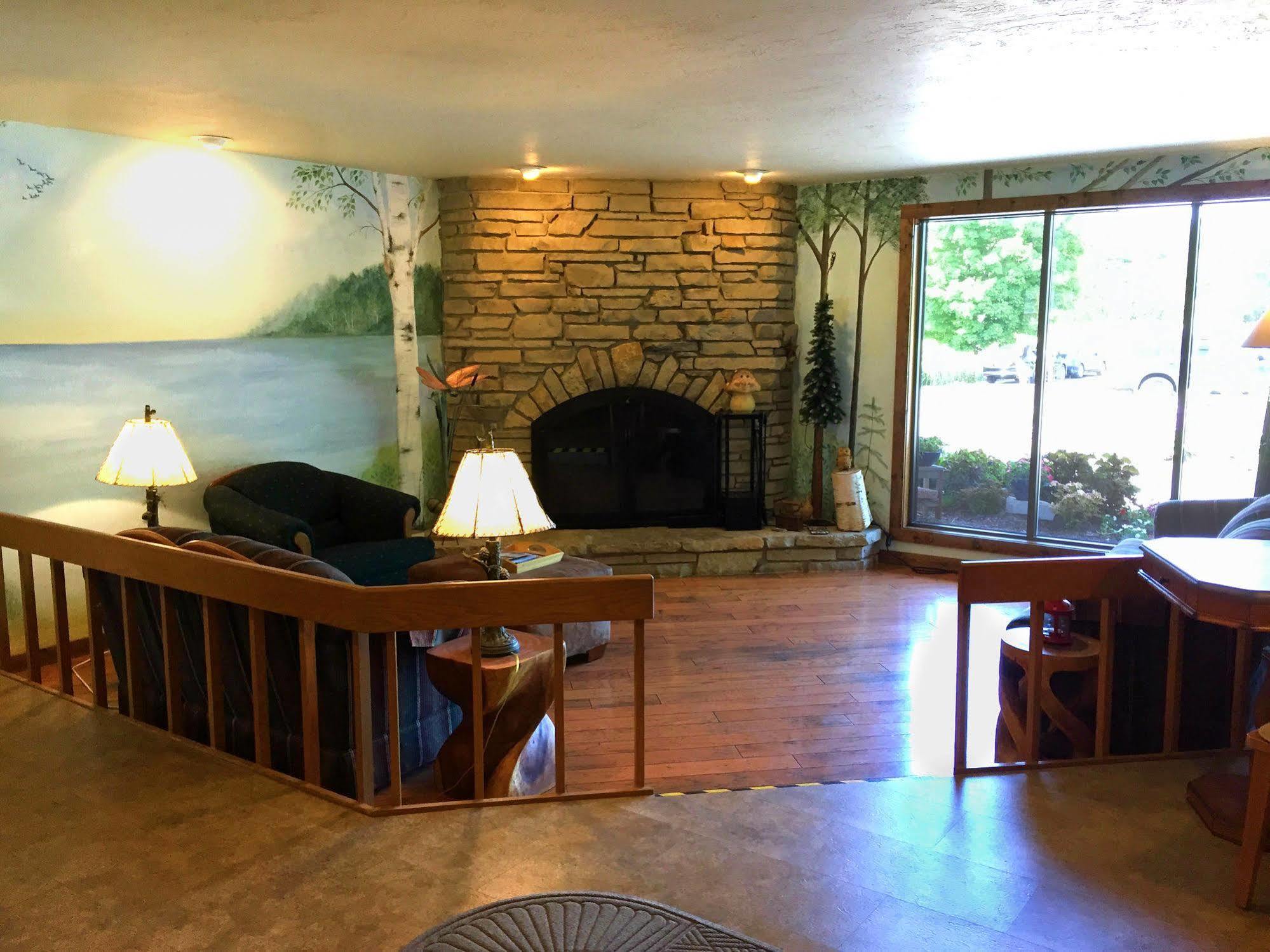 Open Hearth Lodge Sister Bay Exterior photo