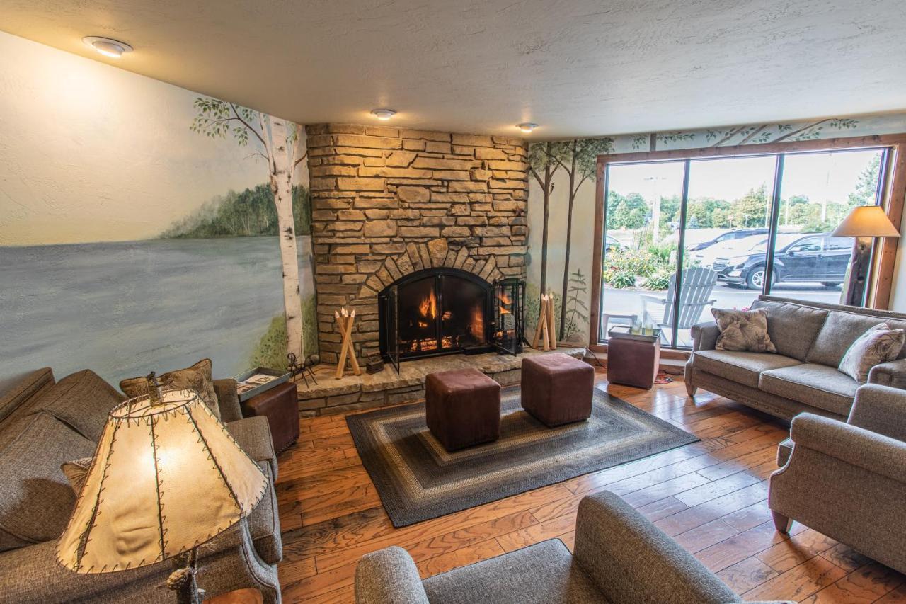 Open Hearth Lodge Sister Bay Exterior photo